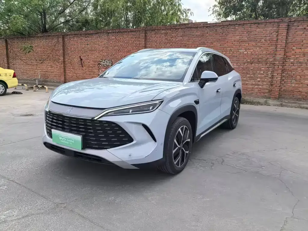 BYD L DM-i — фото 1