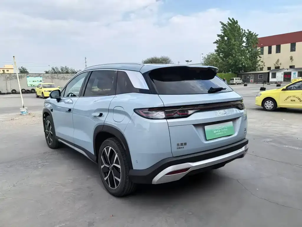 BYD L DM-i — фото 9