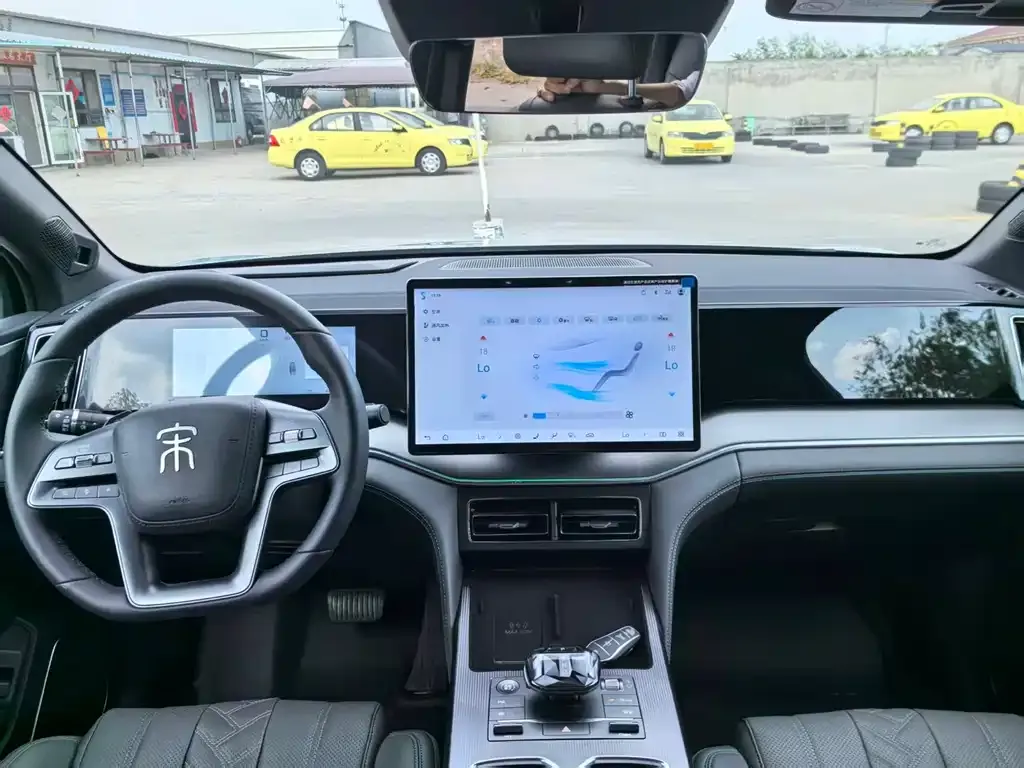 BYD L DM-i — фото 3