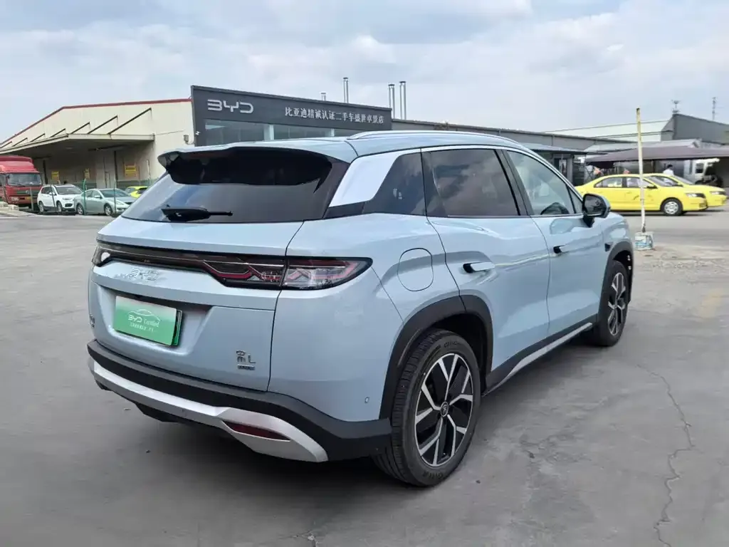 BYD L DM-i — фото 4