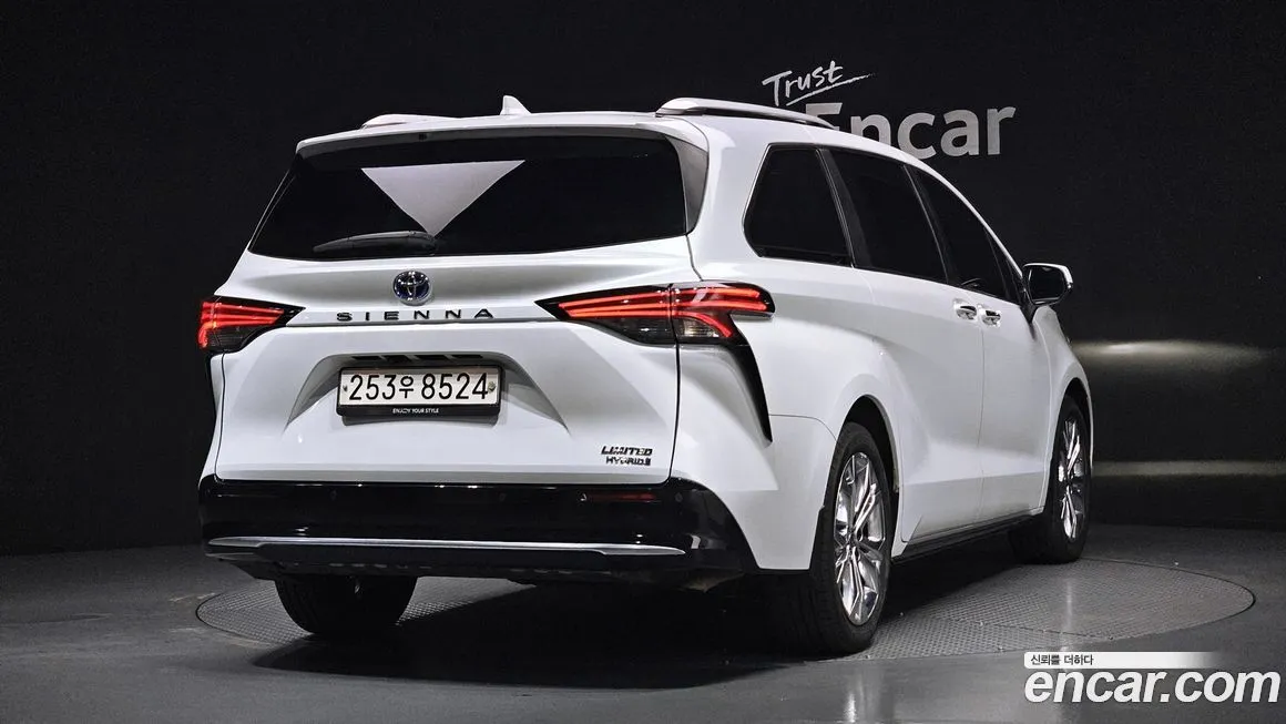 Toyota Sienna — фото 5