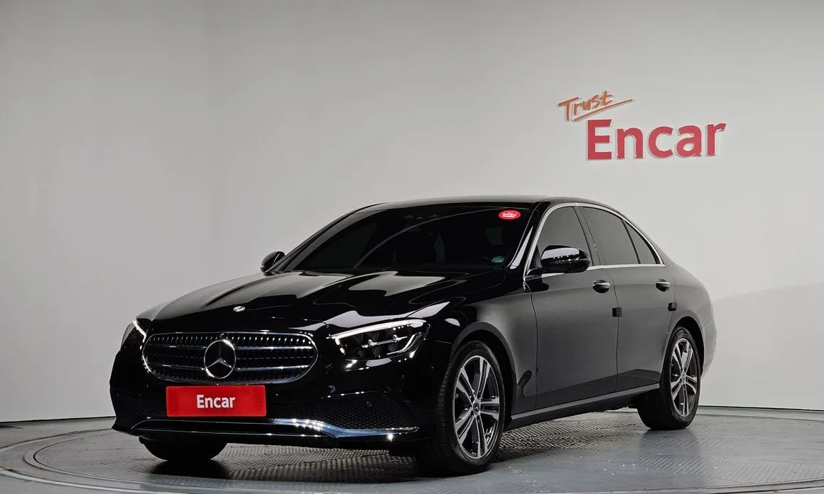 Mercedes-Benz E-Class — фото 1