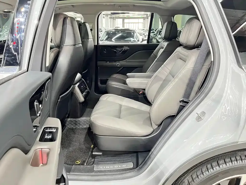 Lincoln Aviator — фото 2