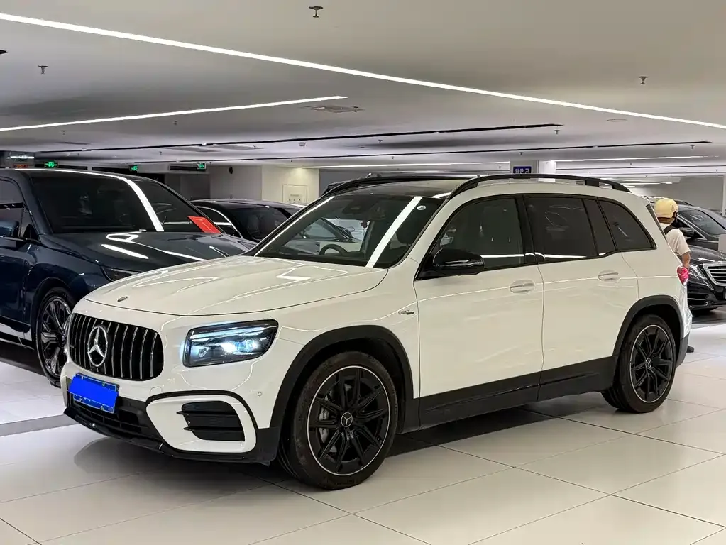 Mercedes-Benz GLB AMG — фото 1