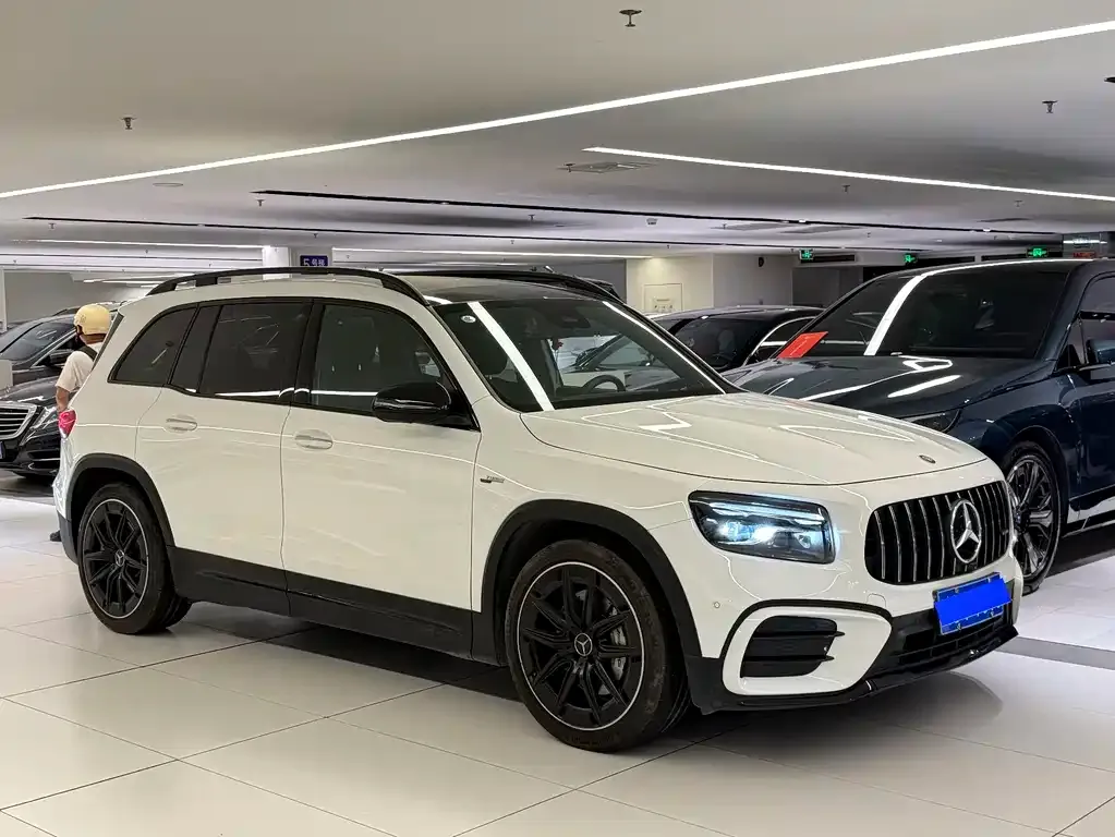 Mercedes-Benz GLB AMG — фото 10