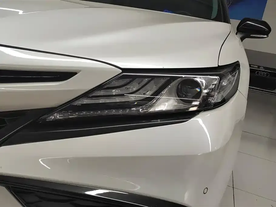 Toyota Camry — фото 10