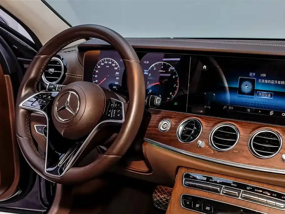 Mercedes-Benz E-Class — фото 3