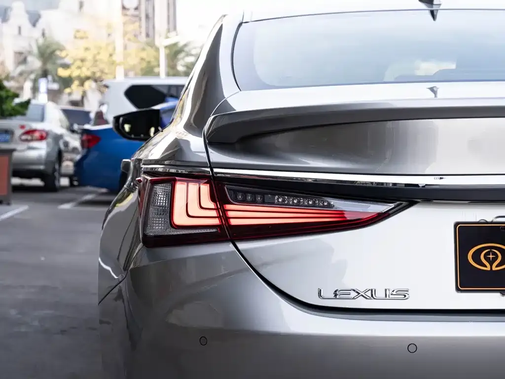 Lexus ES — фото 8