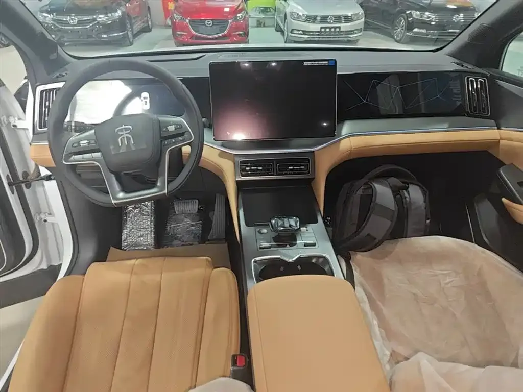 BYD L DM-i — фото 10