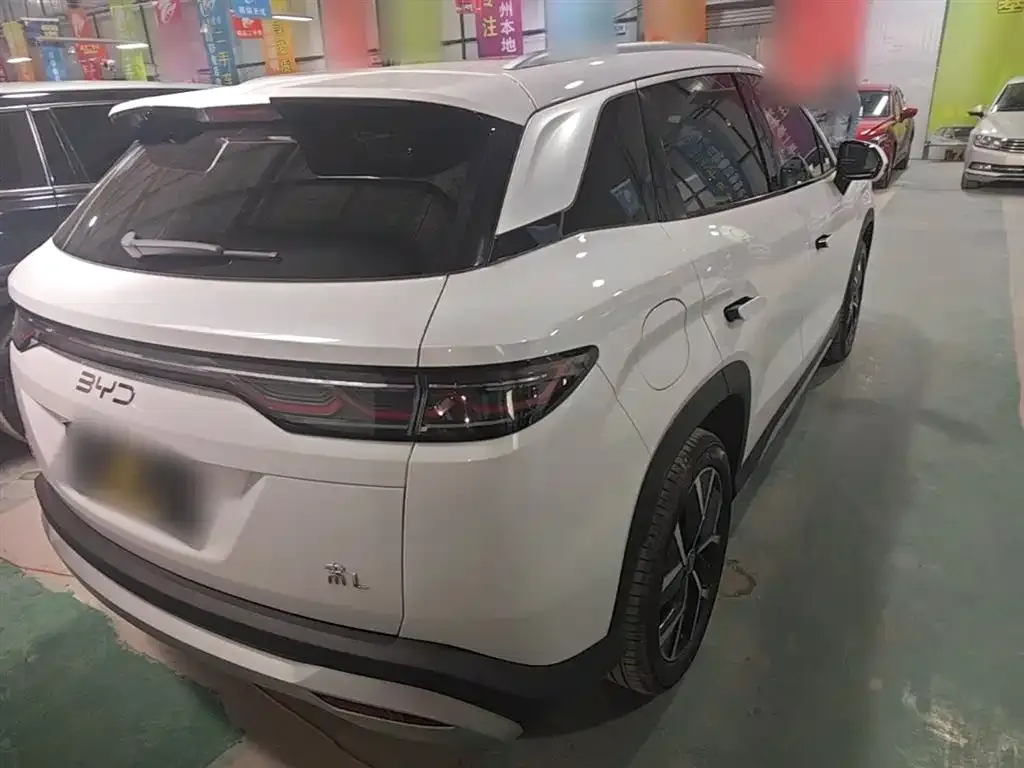 BYD L DM-i — фото 4