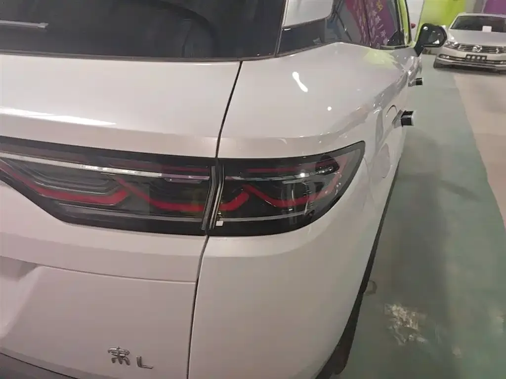 BYD L DM-i — фото 3