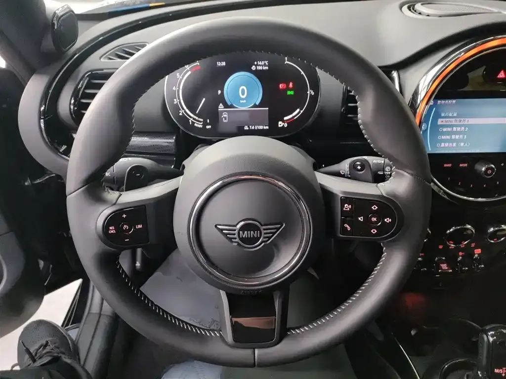 MINI Clubman — фото 8