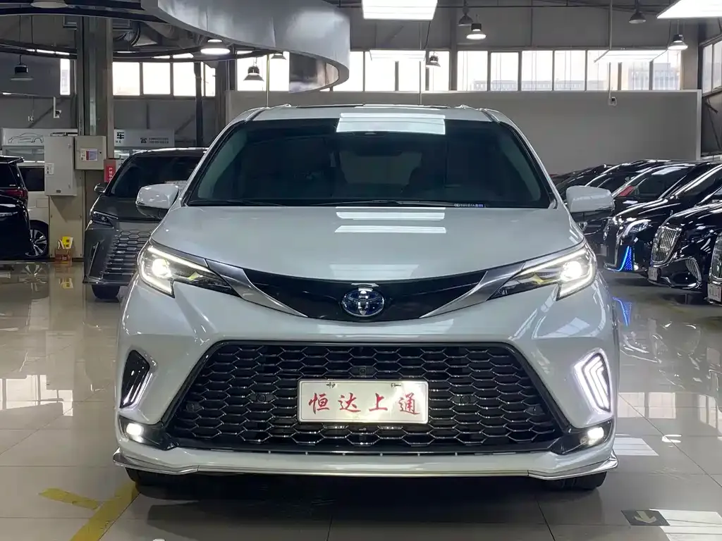 Toyota Granvia — фото 4