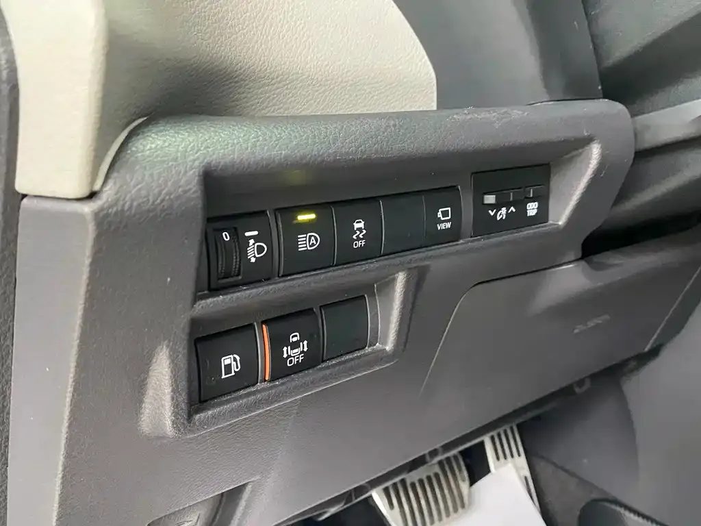 Toyota Granvia — фото 5