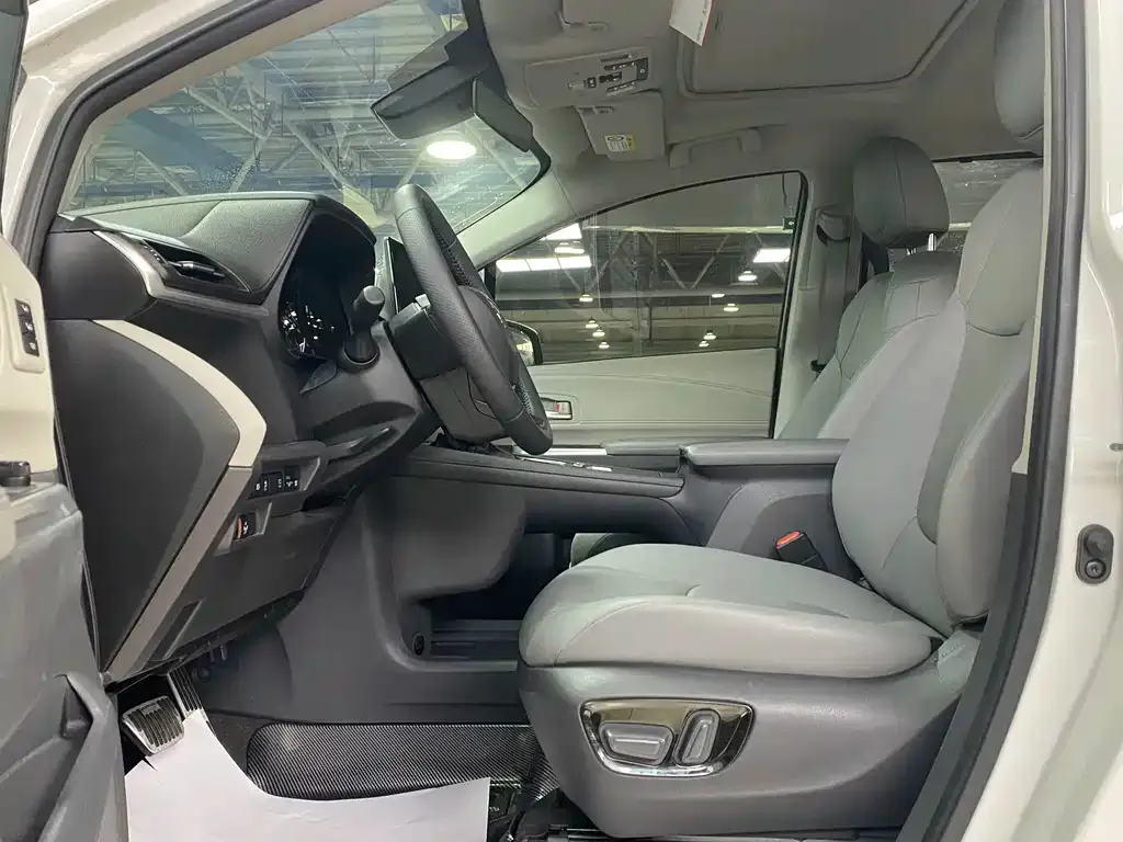 Toyota Granvia — фото 9