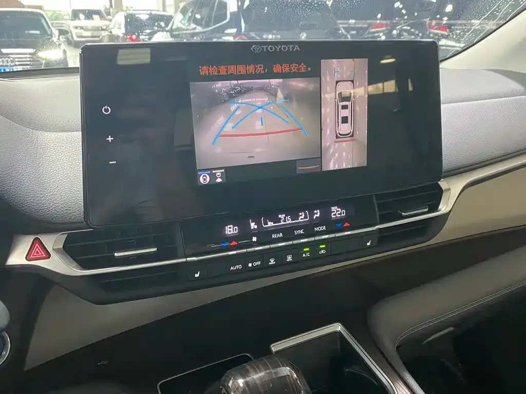 Toyota Granvia — фото 10