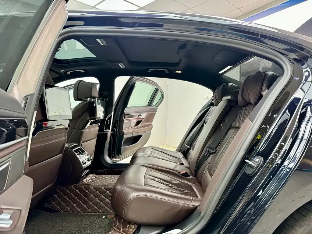 BMW 7 Series 2021 из CN, фото 2