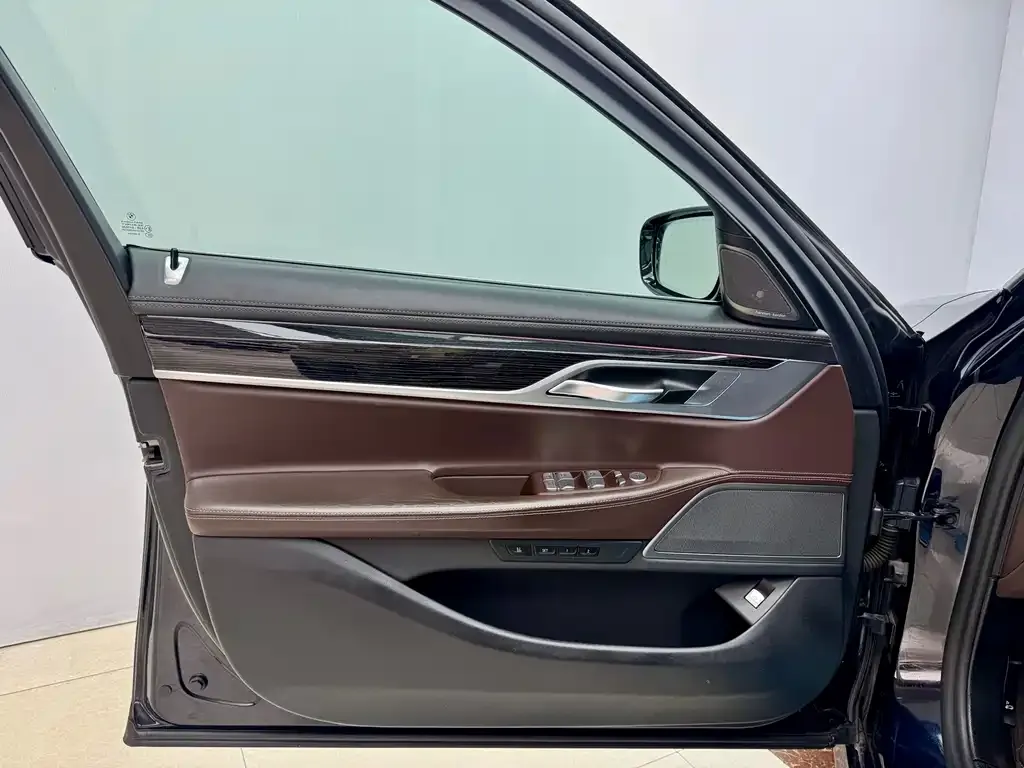 BMW 7 Series 2021 из CN, фото 9