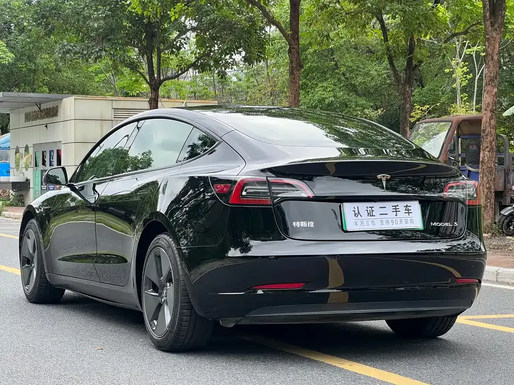 Tesla Model 3 — фото 4