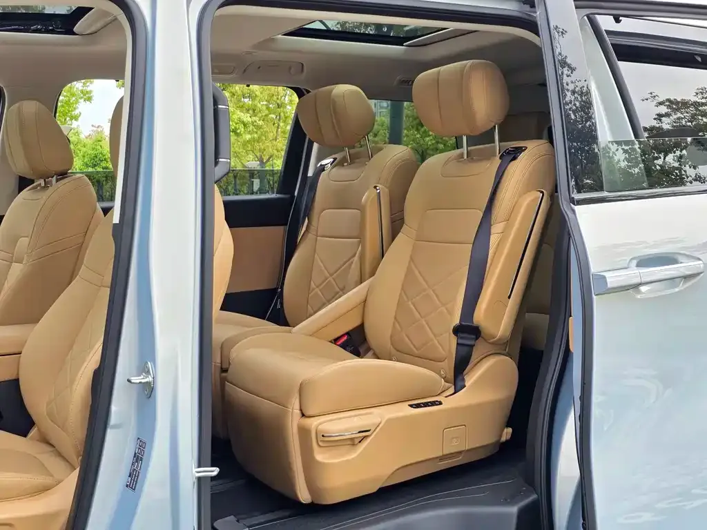 GAC Motor E8 Hybrid — фото 3