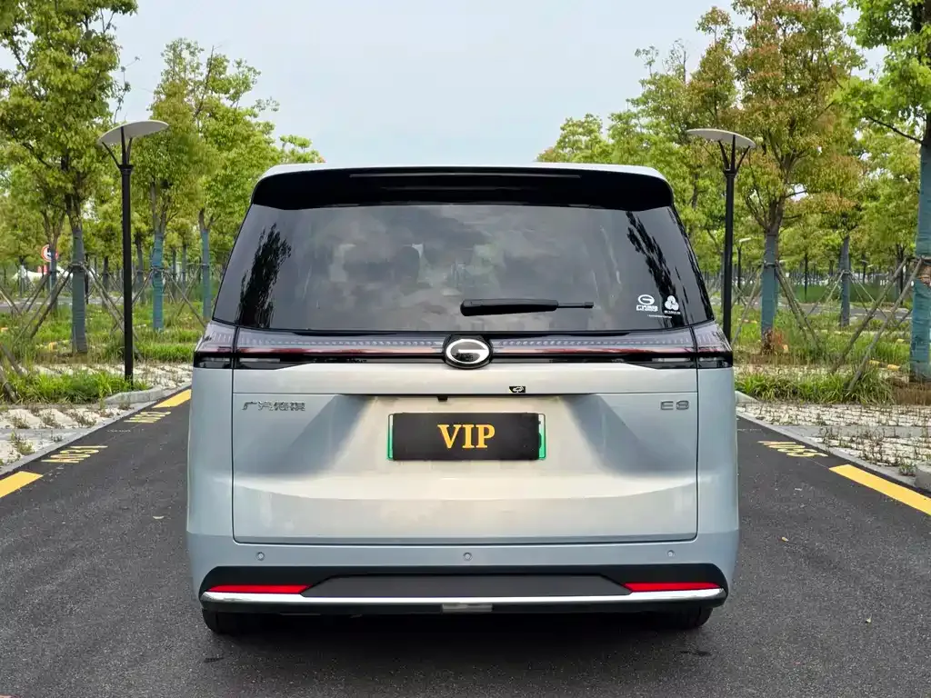 GAC Motor E8 Hybrid — фото 2