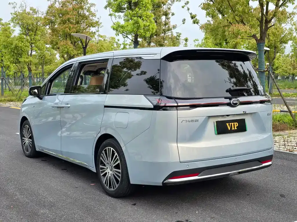 GAC Motor E8 Hybrid — фото 10
