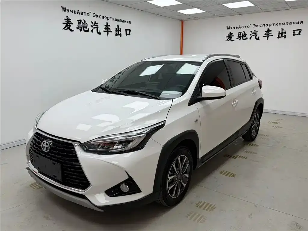 Toyota Yaris L — фото 1