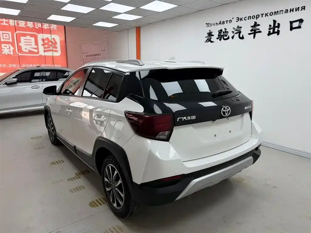 Toyota Yaris L — фото 2