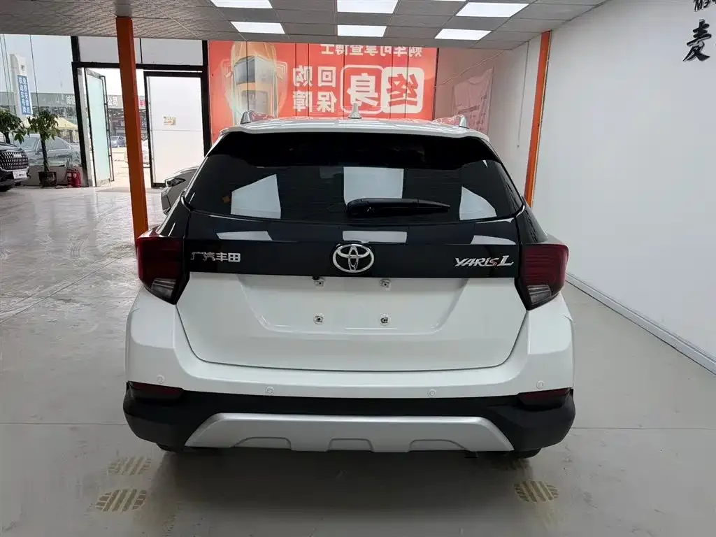 Toyota Yaris L — фото 4