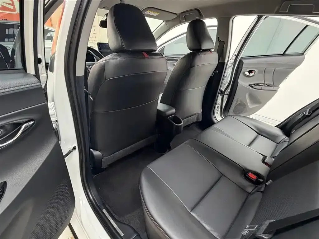 Toyota Yaris L — фото 7
