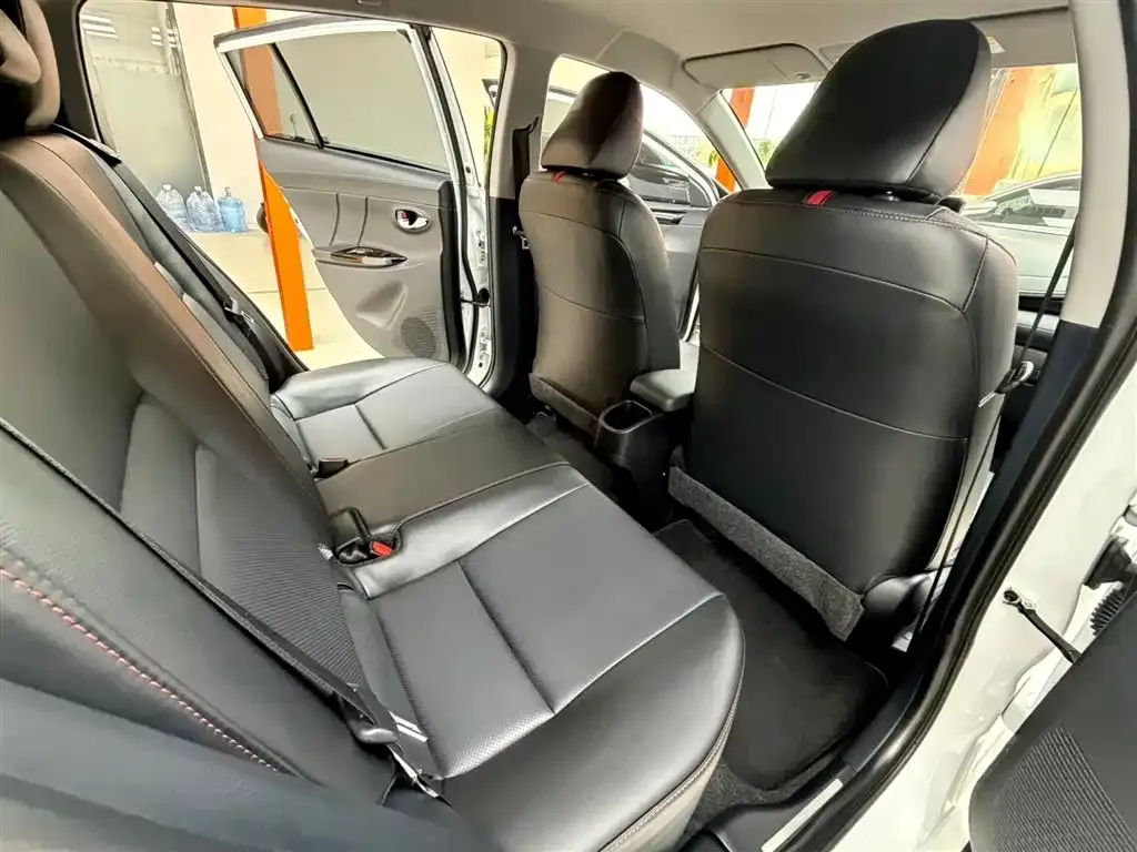 Toyota Yaris L — фото 8