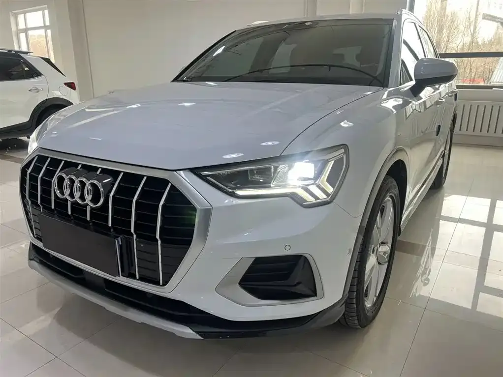 Audi Q3 — фото 1
