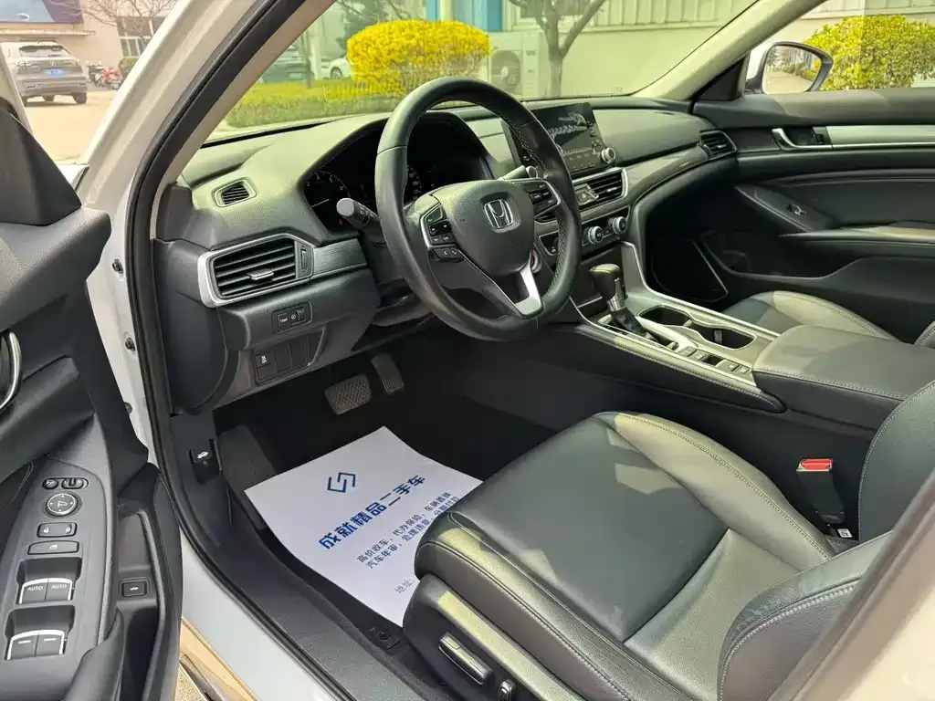 Honda Accord — фото 8