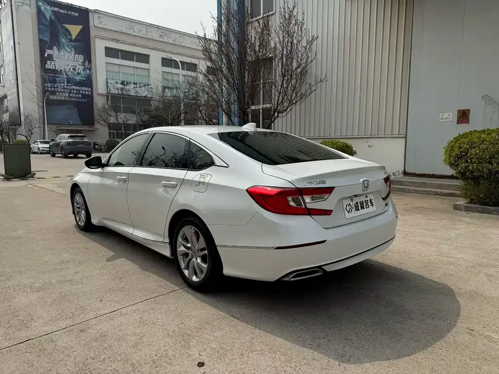 Honda Accord — фото 6