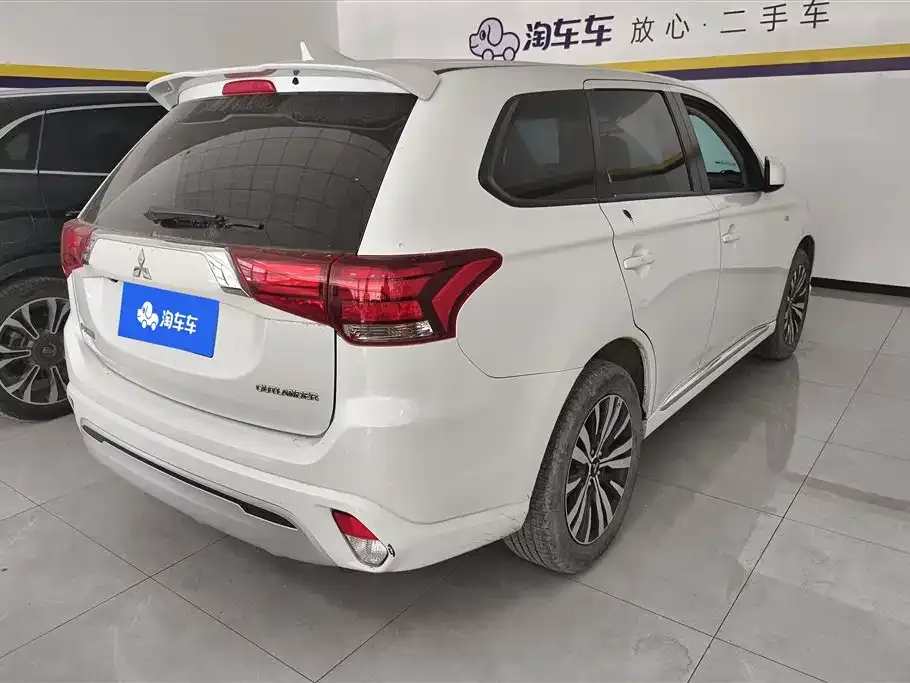 Mitsubishi Outlander 2022 из CN, фото 5