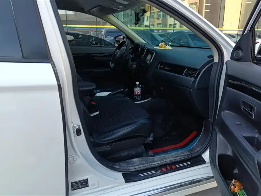 Mitsubishi Outlander 2022 из CN, фото 3