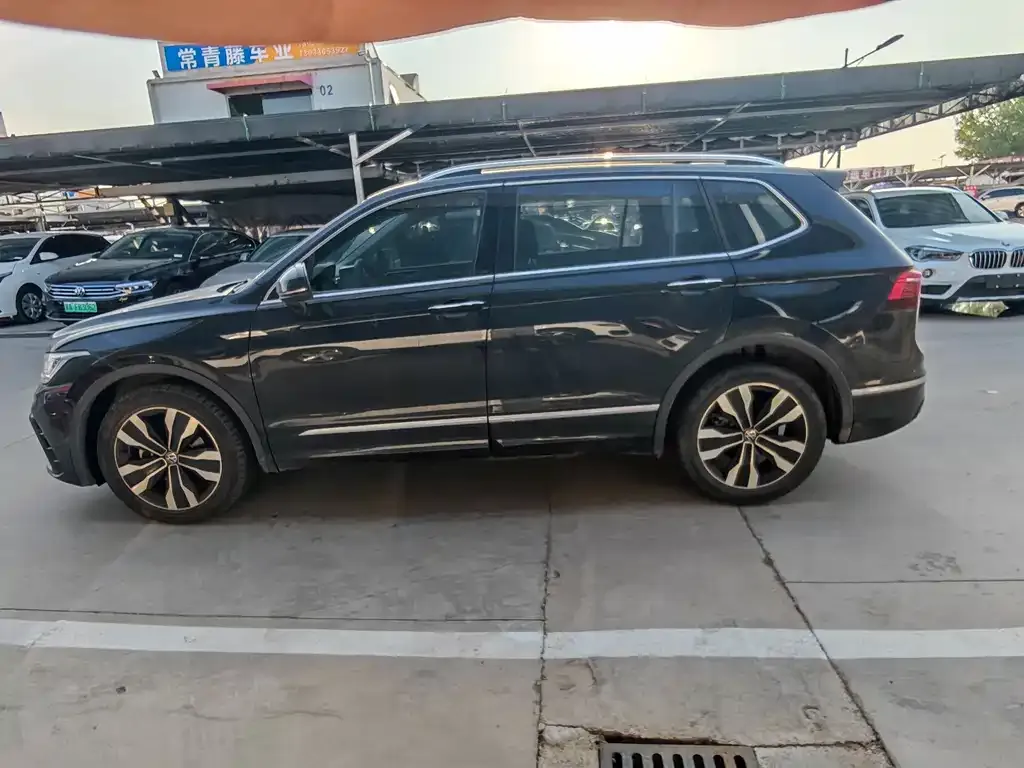 Volkswagen Tiguan L — фото 6