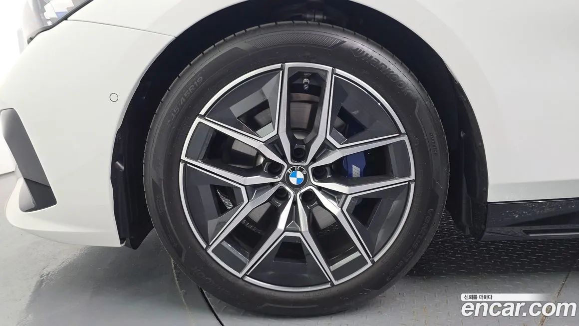 BMW 5-Series 2026 из KR, фото 2