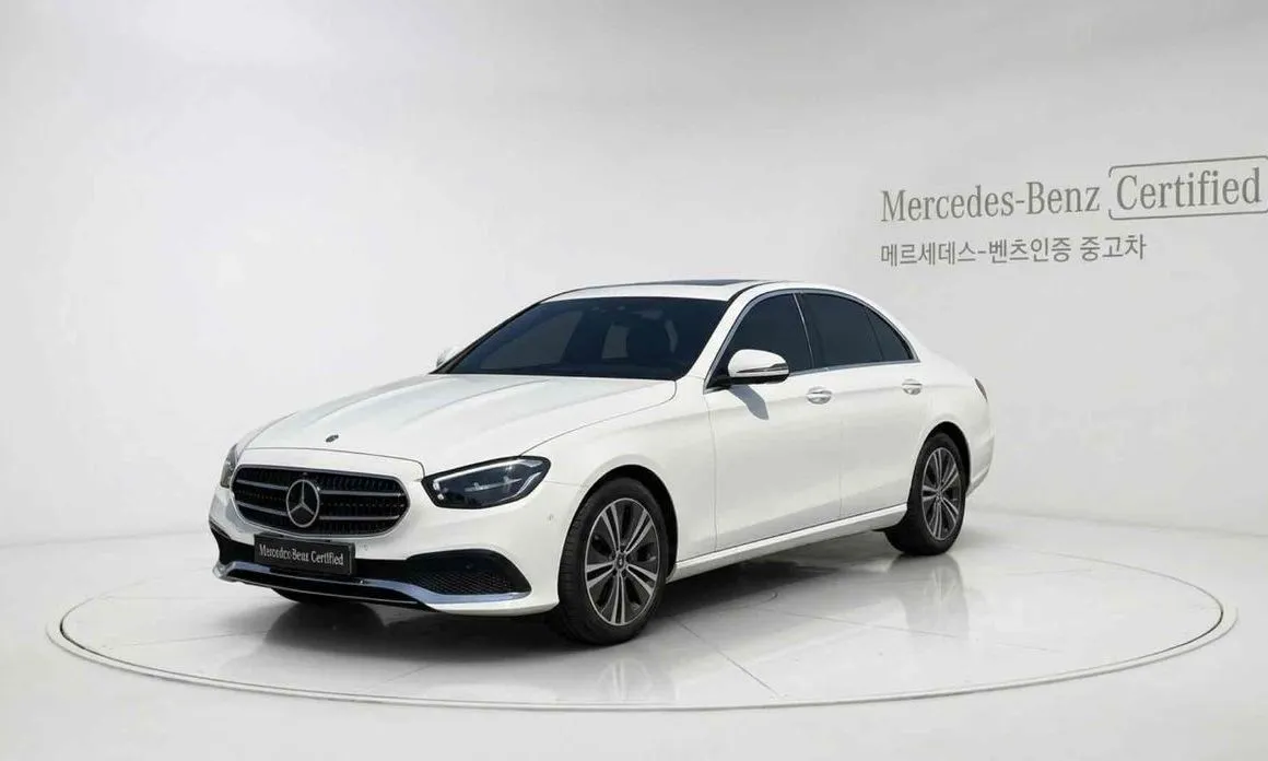 Mercedes-Benz E-Class — фото 1