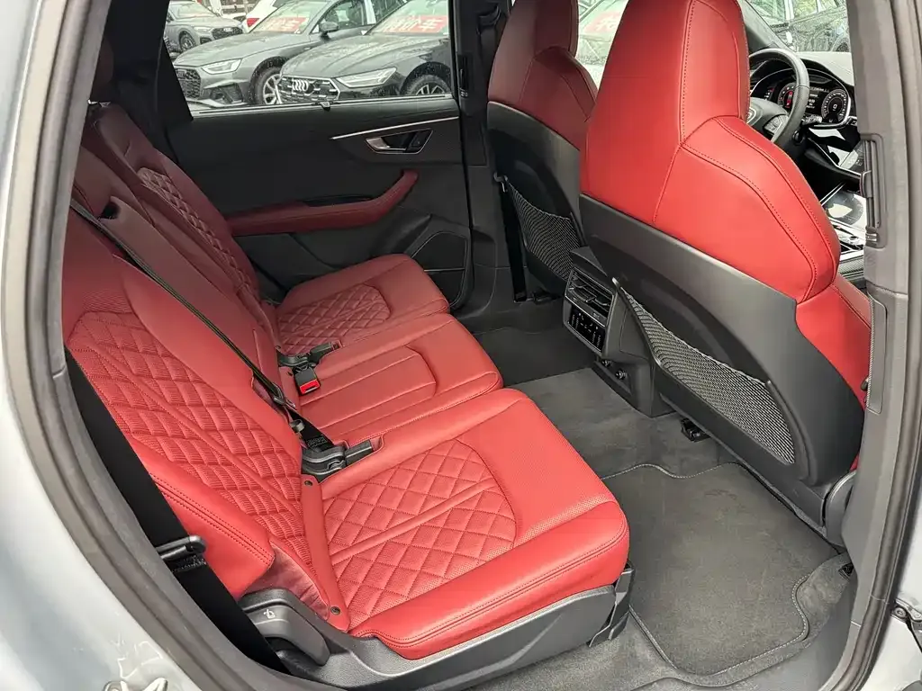 Audi SQ7 2024 из CN, фото 3