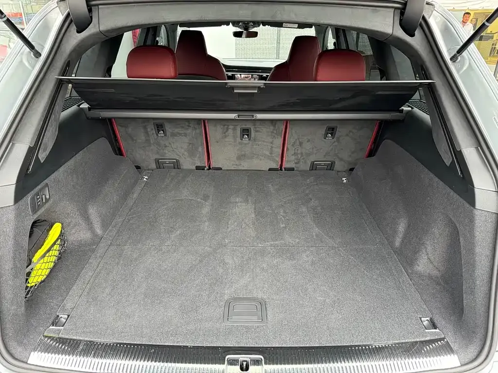 Audi SQ7 2024 из CN, фото 9