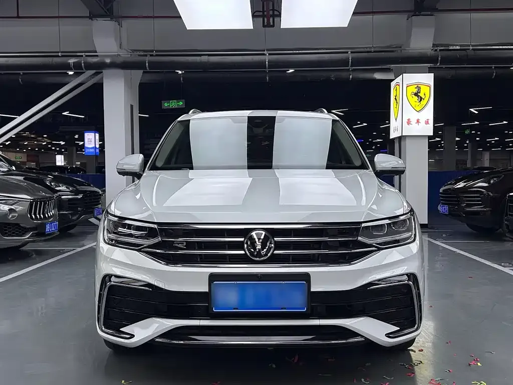 Volkswagen Tiguan L — фото 7