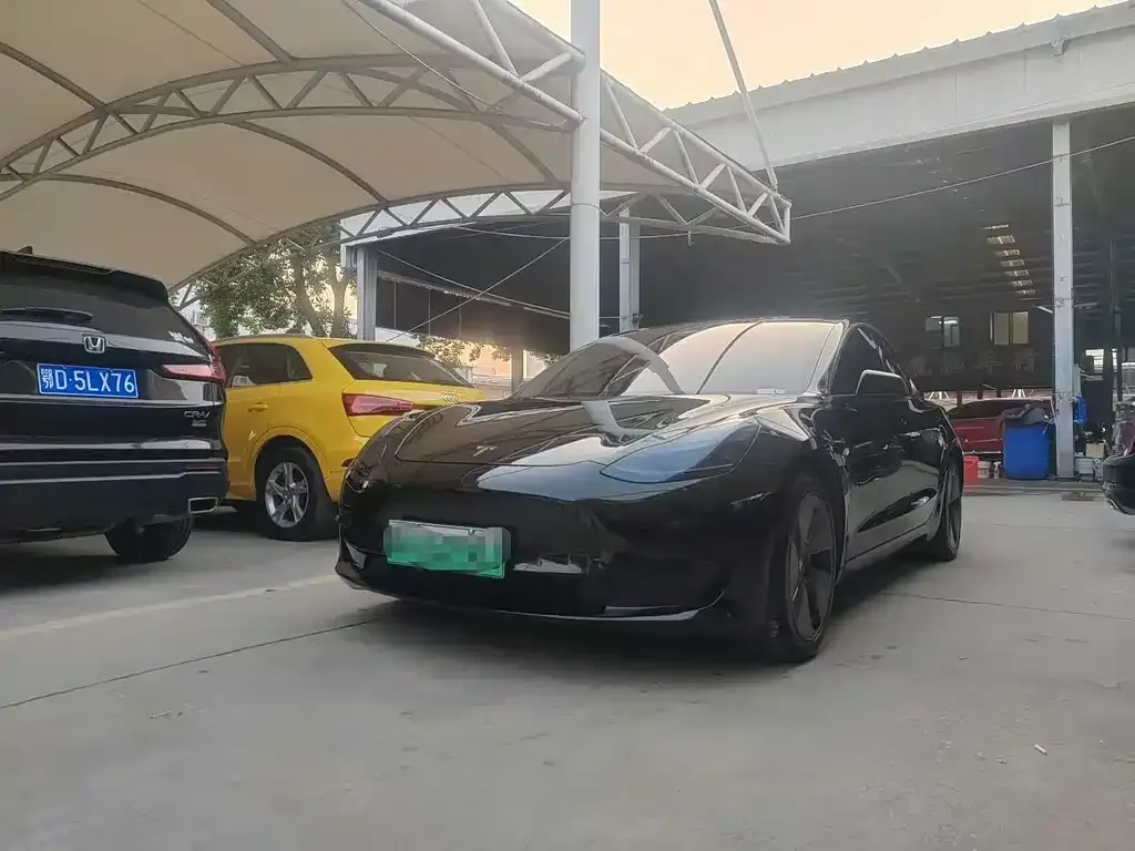 Tesla Model 3 — фото 1