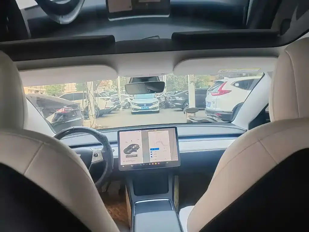 Tesla Model 3 — фото 2