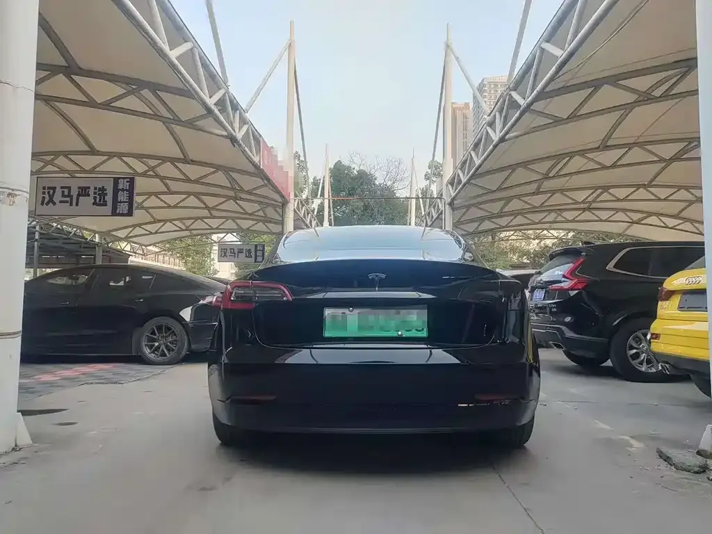 Tesla Model 3 — фото 7