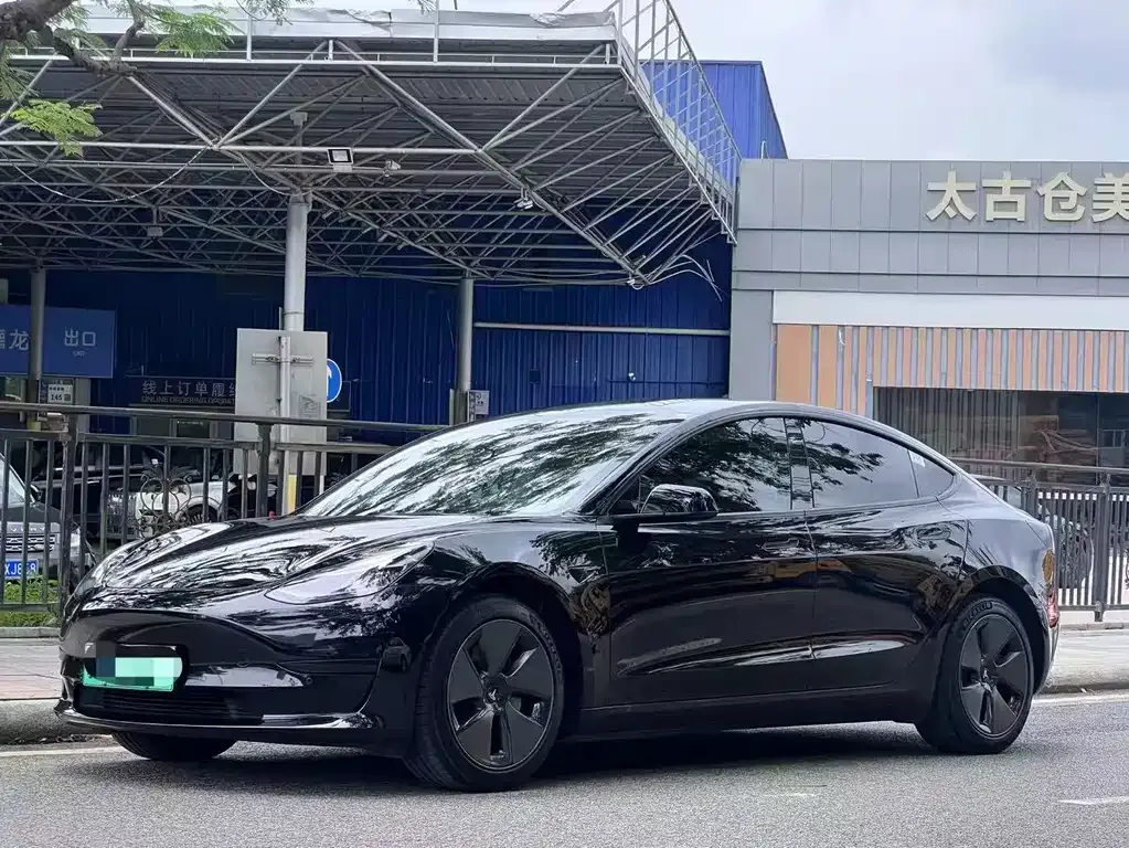 Tesla Model 3 — фото 1