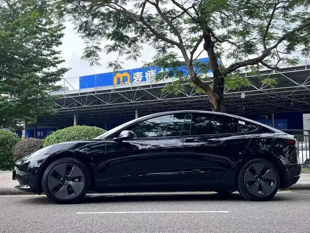Tesla Model 3 — фото 9