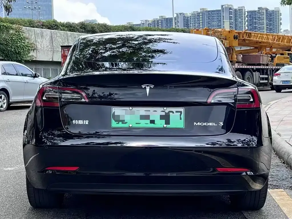 Tesla Model 3 — фото 7