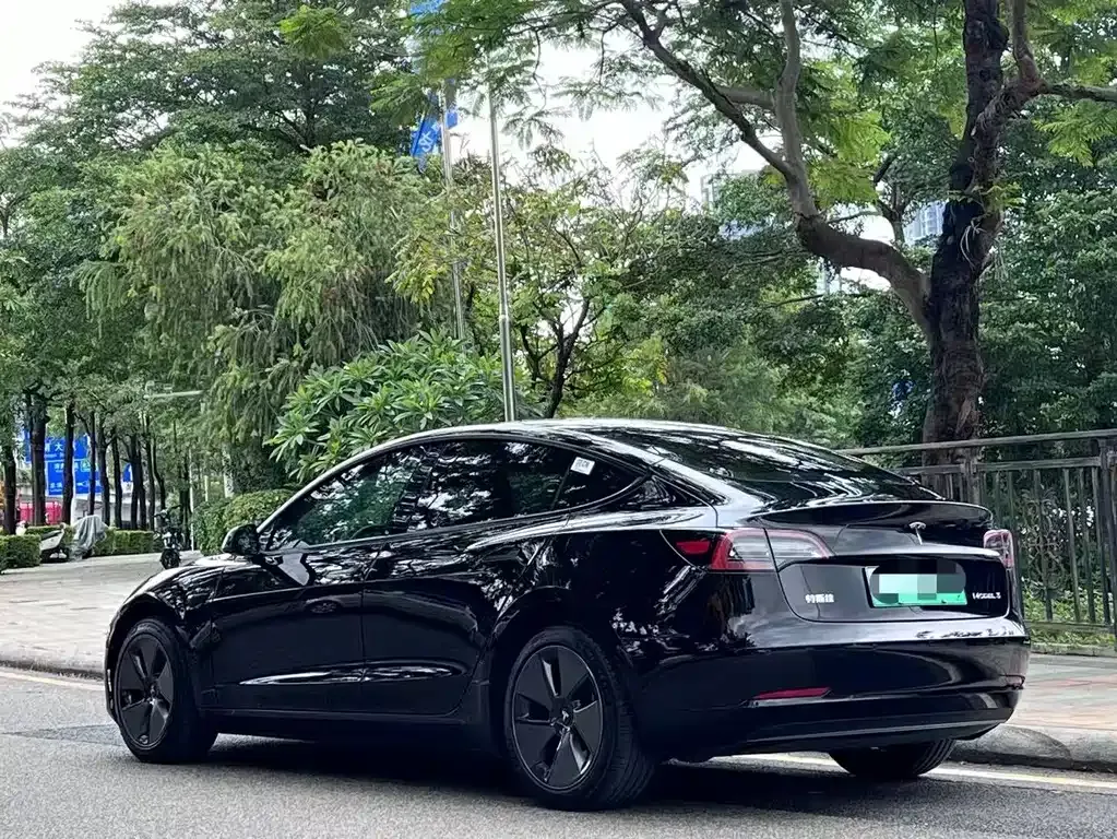 Tesla Model 3 — фото 8