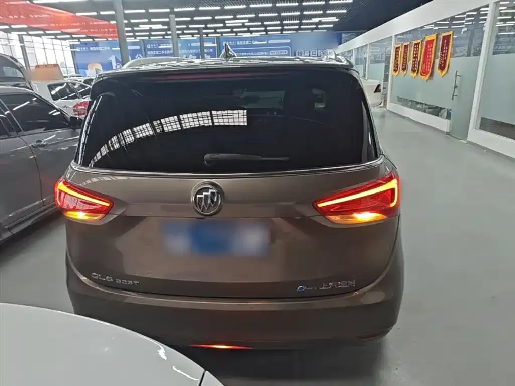 Buick GL6 2023 из CN, фото 9
